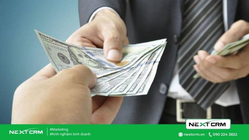 Vay tiền: Lựa chọn sống giàu sang, nợ nần hay 1 đời làm thuê?