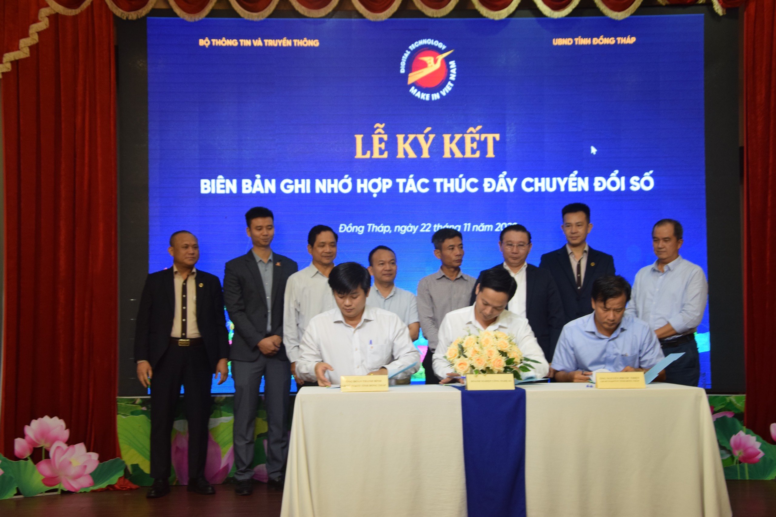 CEO NextX ký bản hợp tác chuyển đổi số