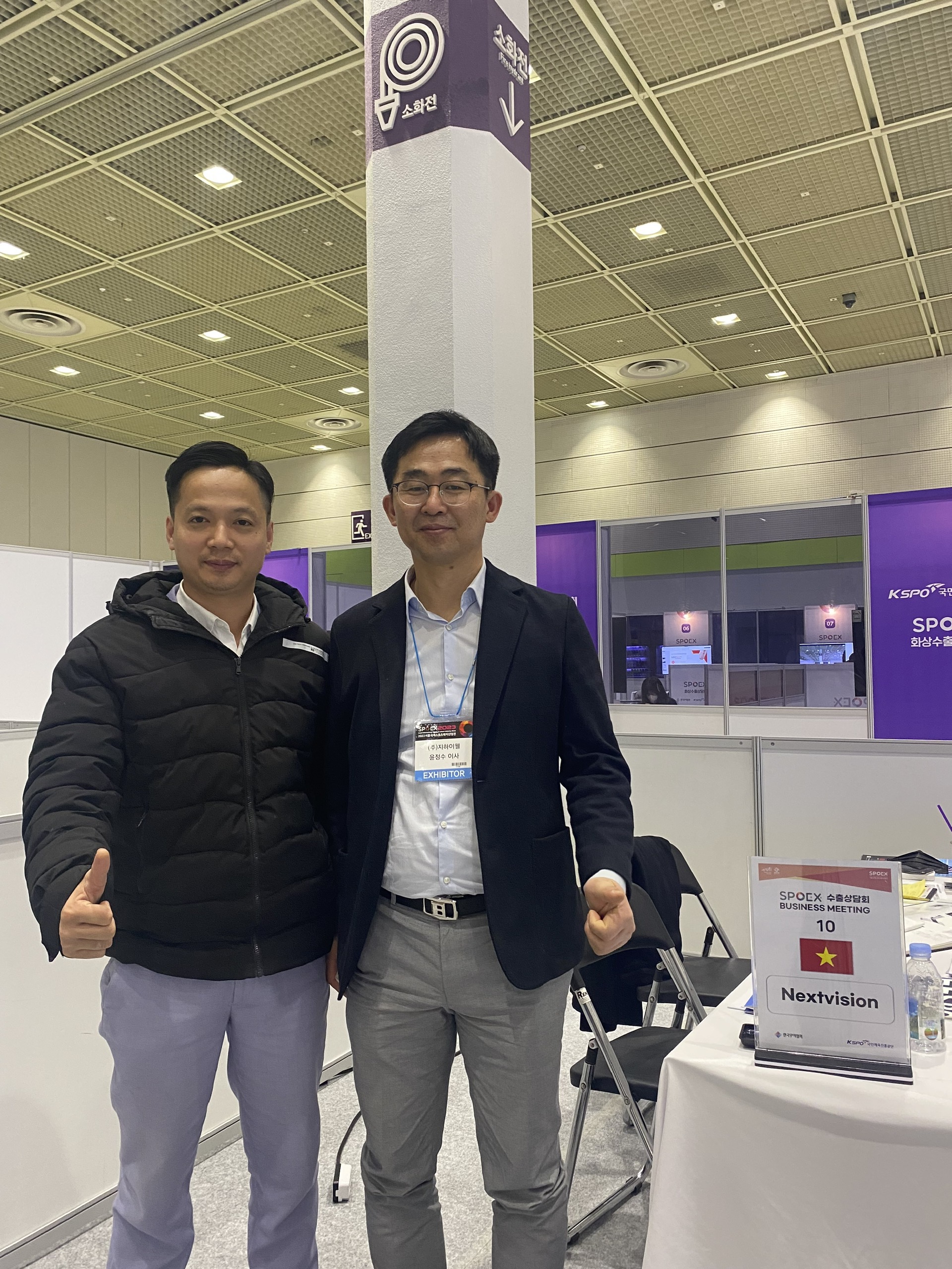 CEO NextX và đối tác HQ