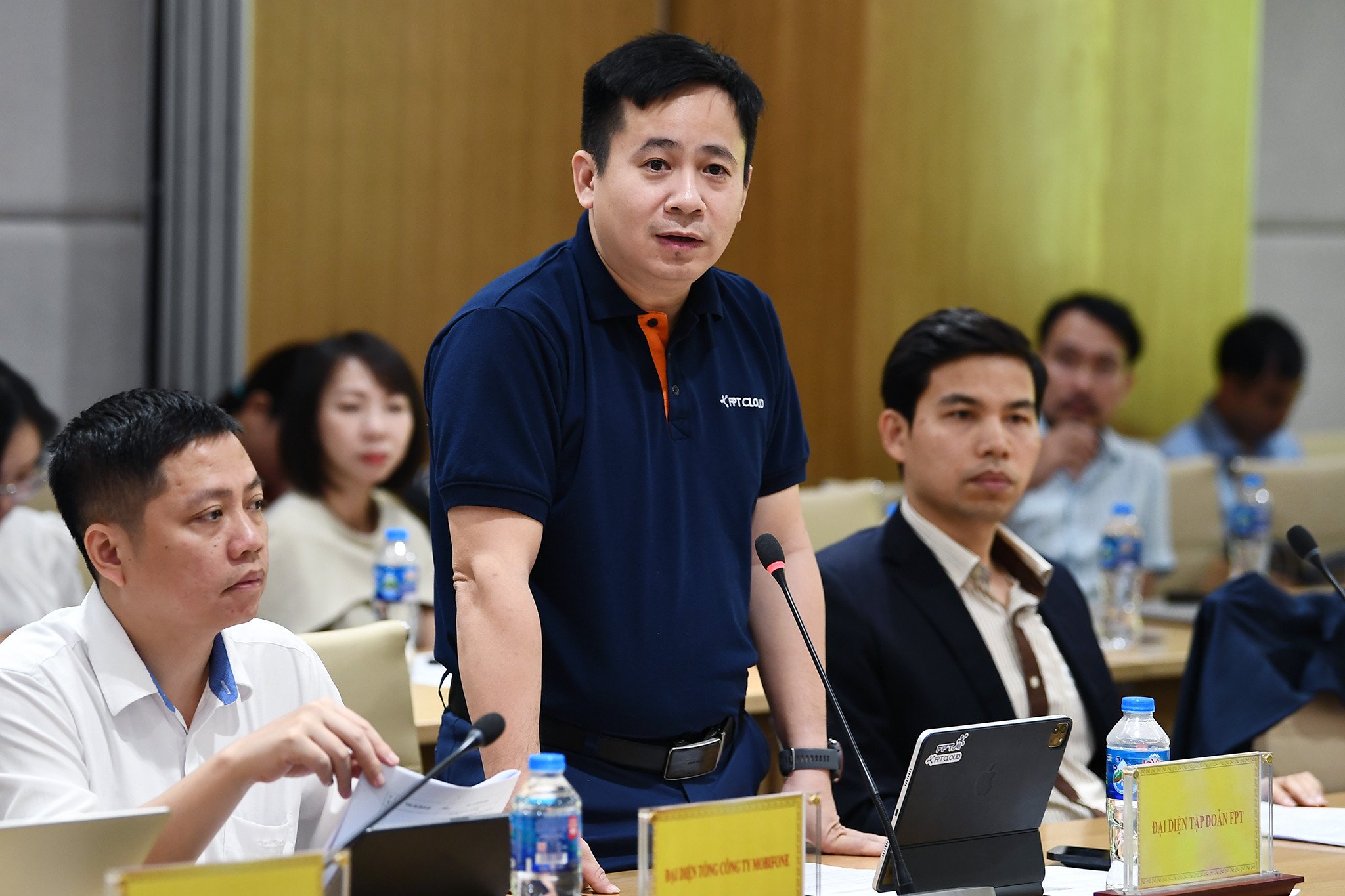 Ông Lê Hồng Việt,